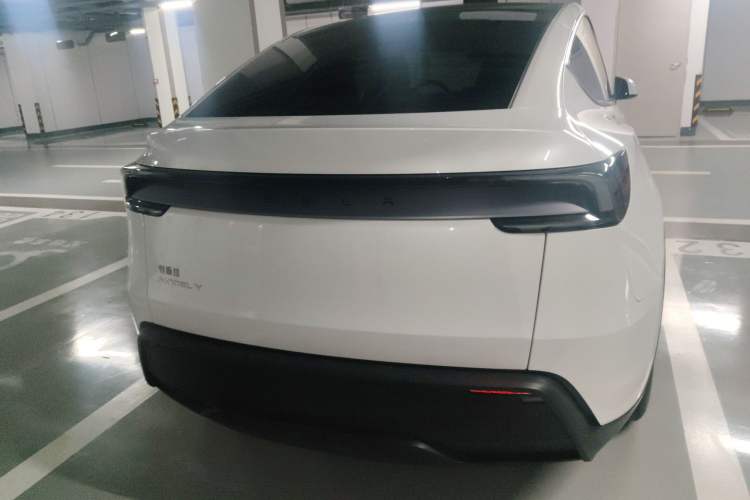Used Tesla Model Y 2025 Rear-Wheel-Drive Version