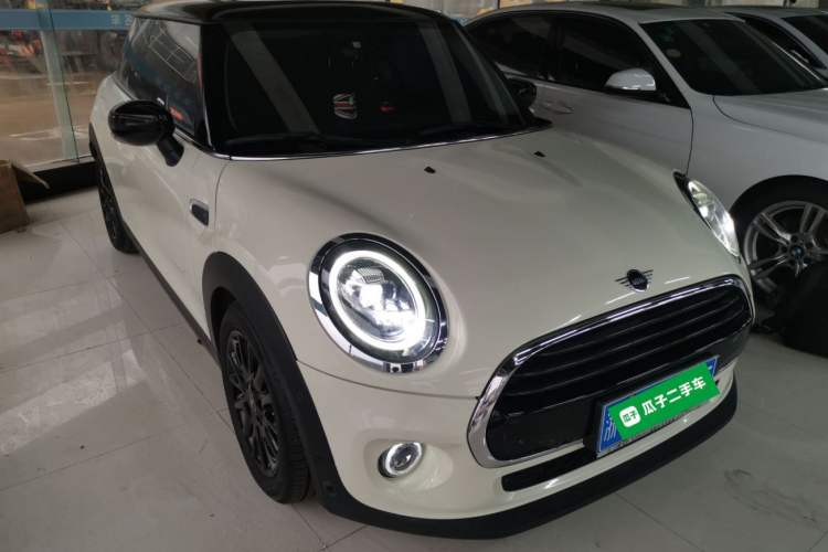 Used MINI 2019 1.5T COOPER Classic Edition Front Right 45 Deg