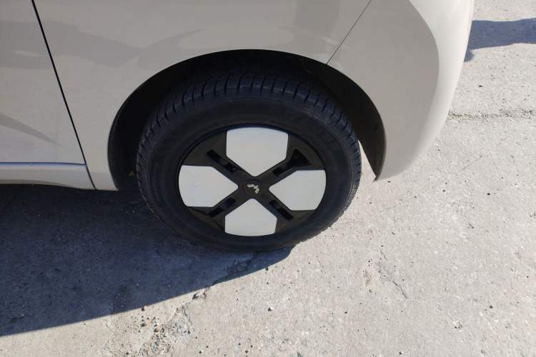 Used Wuling Hongguang MINIEV 2024 3rd Generation 215km Youth Edition Right Front Wheel Hub