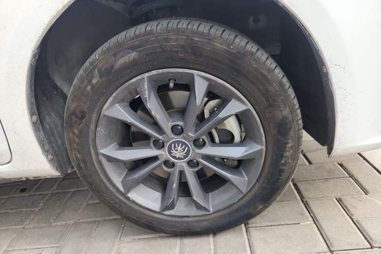 Used BYD Qin New Energy 2019 Travel Edition Right Front Wheel Hub