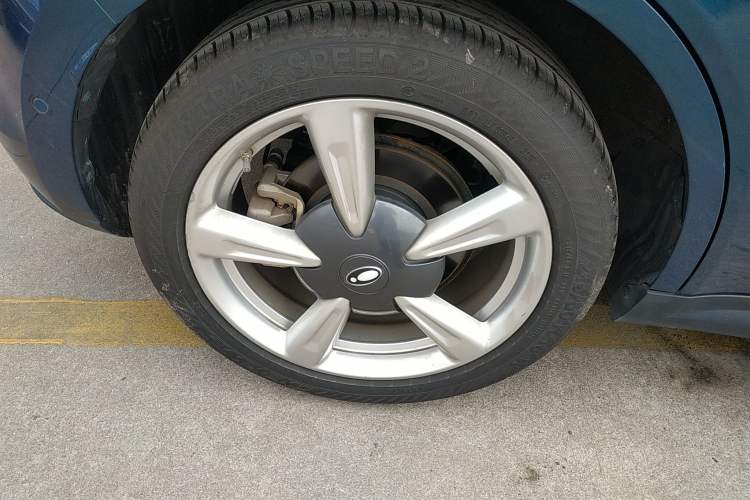 Used ORA Good Cat 2023 401 km Standard Range Premium Version Lithium Iron Phosphate Right Rear Wheel Hub