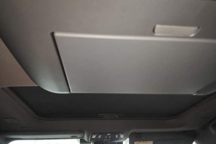 Used Toyota Granvia 2023 2.5L Hybrid Flagship VIP Edition