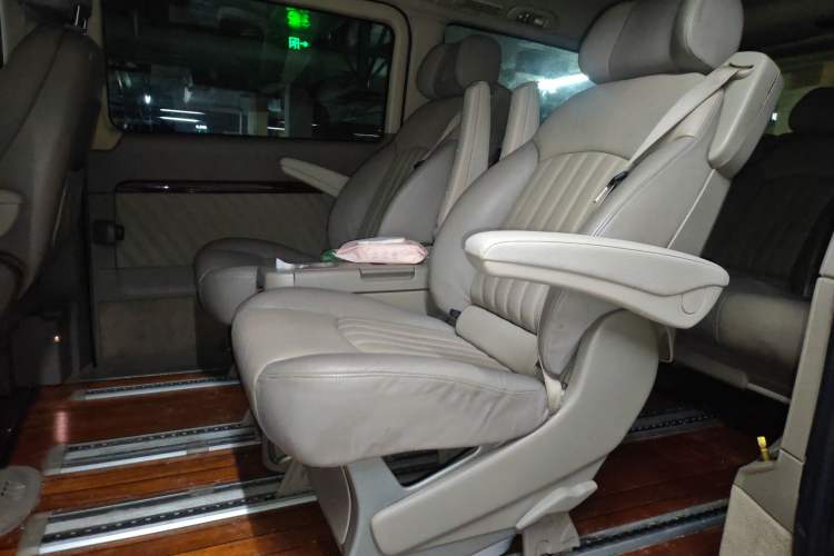 Used Mercedes-Benz Viano 2013 3.0L Navigator Edition