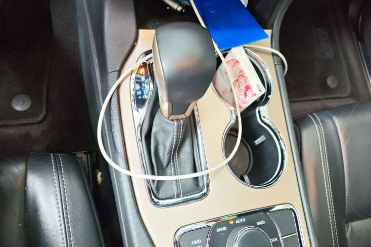 Used Jeep Grand Cherokee 2016 3.0L Comfort Navigation Edition Gear Lever