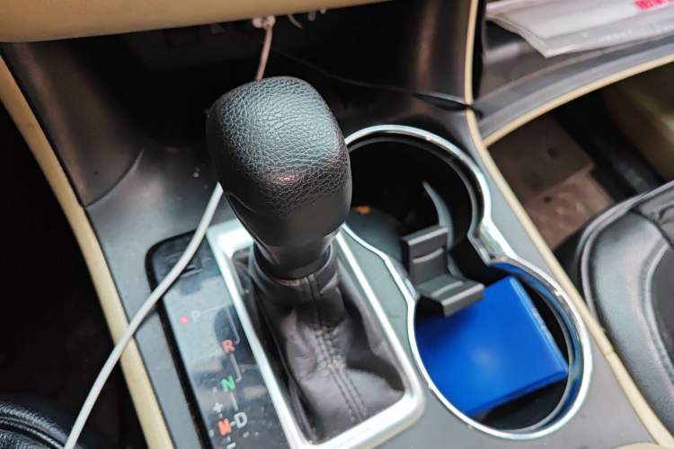 Used Toyota Highlander 2018 2.0T Two-Wheel Drive Elite Version 5 Seats China VI Standard Gear Lever