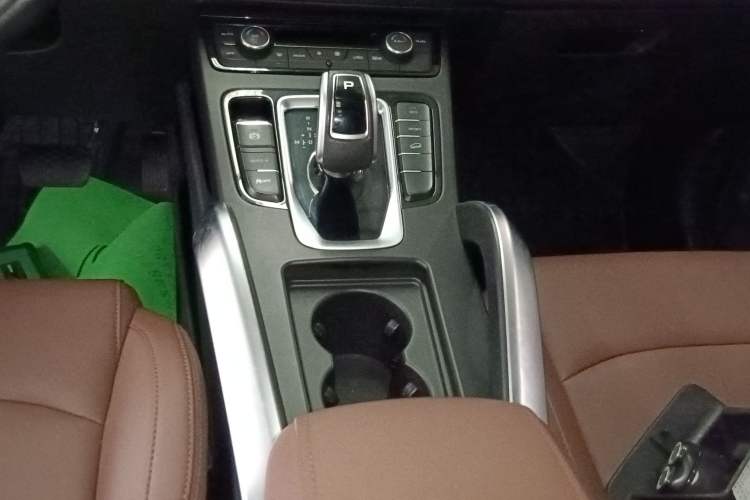 Used Geely Auto Emgrand X7 Sport 2021 Million Edition 1.8TD DCT Two-Wheel Drive Luxury Model Gear Lever