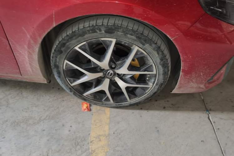 Used GAC Trumpchi EMPOW 2021 270T DCT J15 Version Right Front Wheel Hub