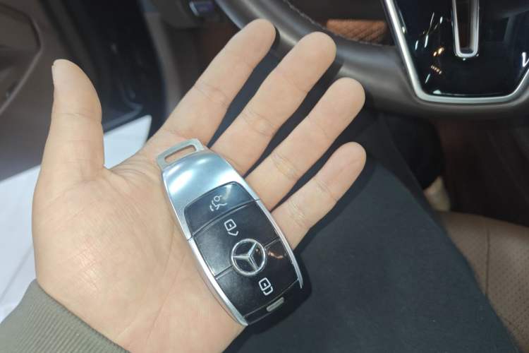 Used Mercedes-Benz E-Class 2022 E 260 L Interior 1