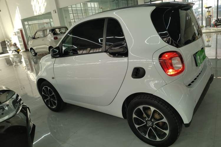 Used smart fortwo 2015 1.0L 52 kW hardtop Dynamic version
