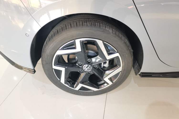 Used Volkswagen Golf 2025 Facelift 300TSI R-Line
