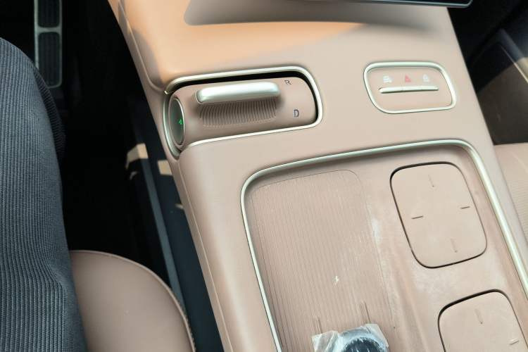 Used Nio ES8 2023 100kWh Signature Edition Gear Lever