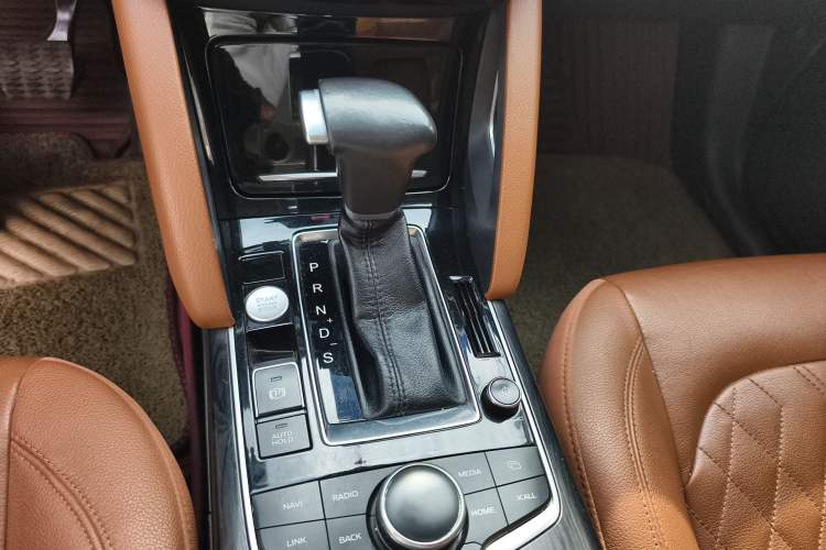 Used BORGWARD BX7 2016 28T Four-Wheel Drive Flagship Version 5 Seats Gear Lever