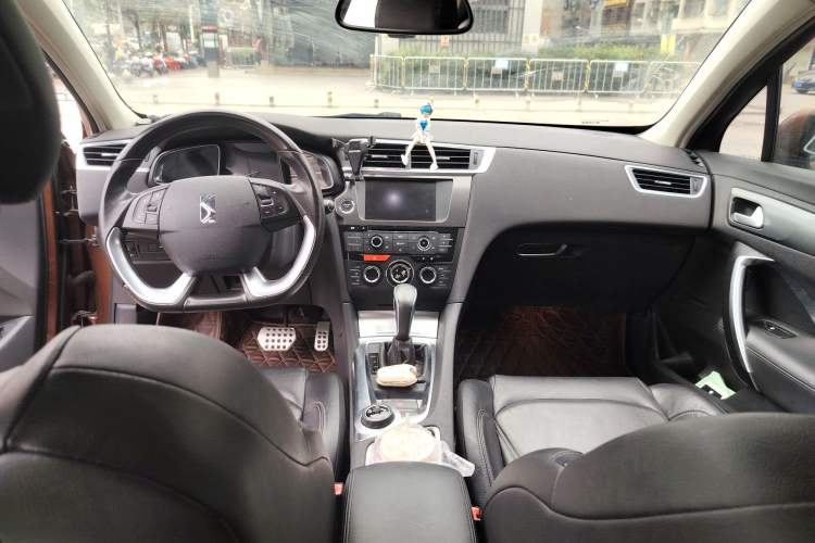 Used DS 6 2014 1.6T Luxury Edition THP200
