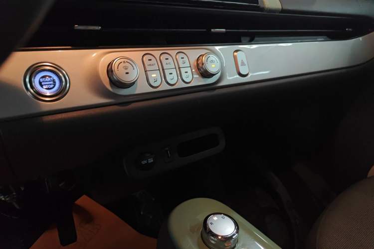 Used CHANGAN NEVO Lumin 2022 210km Sweet Edition Audio And AC Panel