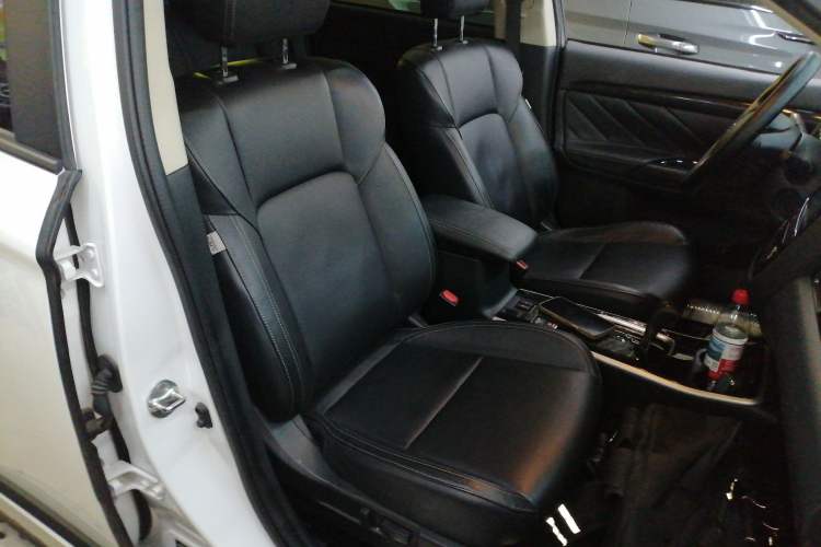 Used Mitsubishi Outlander 2019 2.0L Two-Wheel Drive Comfort Edition 7-Seater China VI Standard
