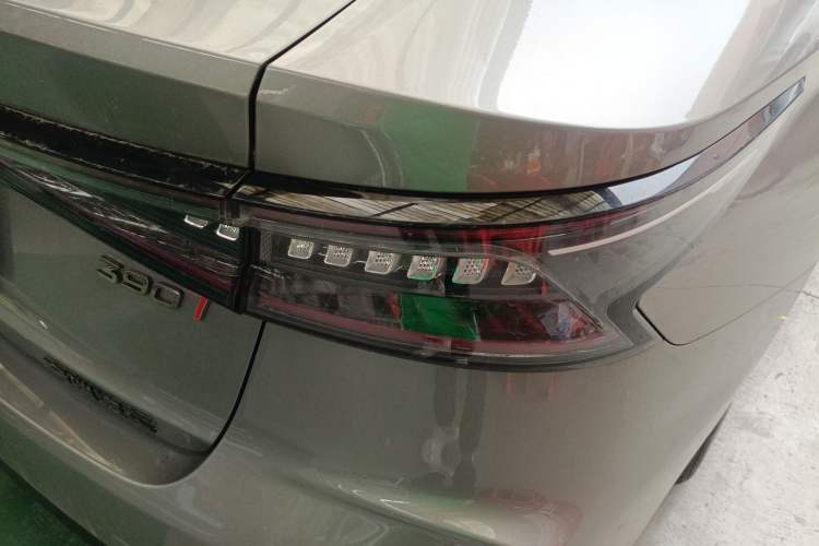 Used Chery Arrizo 8 2023 High-Performance Edition 2.0T DCT Powerfully Equipped Right Rear Taillight