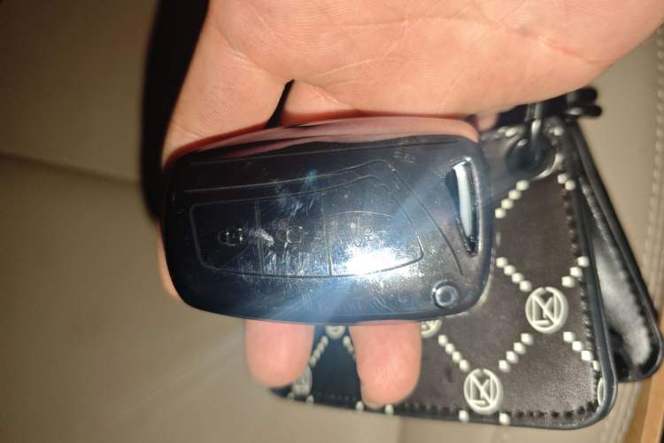 Used Hyundai Santa Fe 2015 2.4L Automatic Two-Wheel Drive Smart Version 5 Seats Vehicle Key