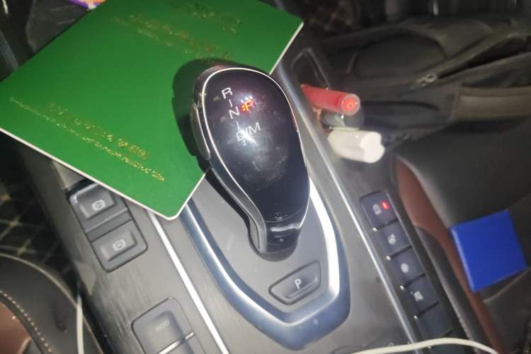 Used Wey VV5 2021 1.5T Two-Wheel Drive Color Pioneer
