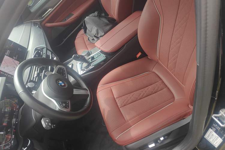 Used BMW 5 Series 2022 Restyled 530Li Leading Edition M Sport Package Left Front Seat