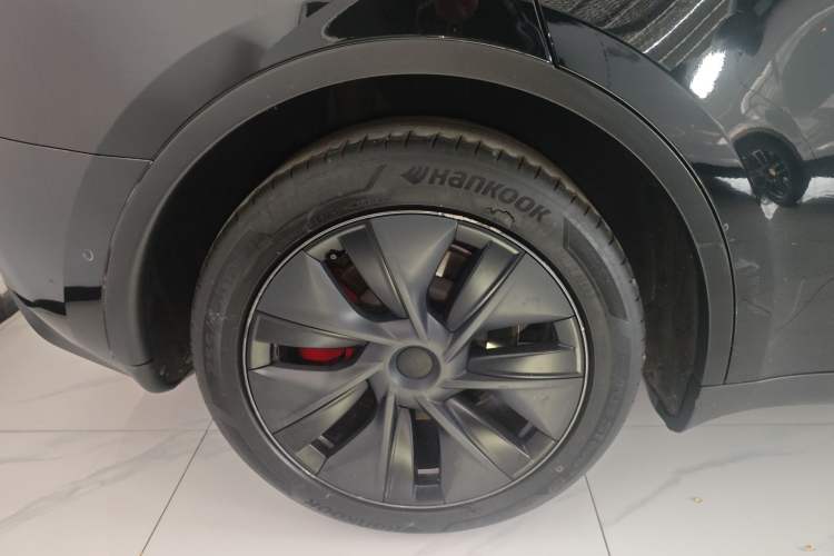 Used Tesla Model Y 2023 Long-Range All-Wheel-Drive Version