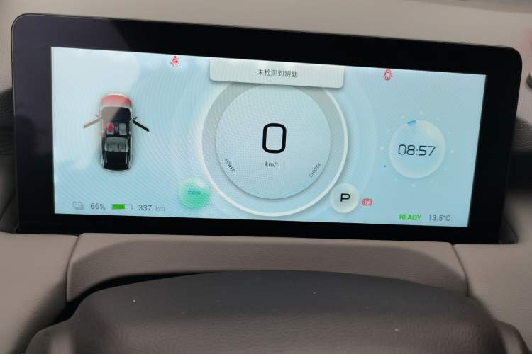 Used Hycan Z03 2022 510 km Range Trendy Cool Version 135 kW 64.23 kWh Instrument Cluster