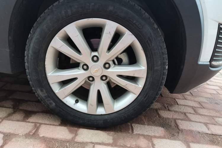 Used Chevrolet Captiva 2017 2.4L 4x4 Flagship Edition 7-Seater Right Front Wheel Hub