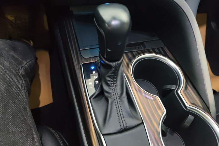 Used Toyota Camry 2019 Revised Version 2.0G Luxury Edition Gear Lever