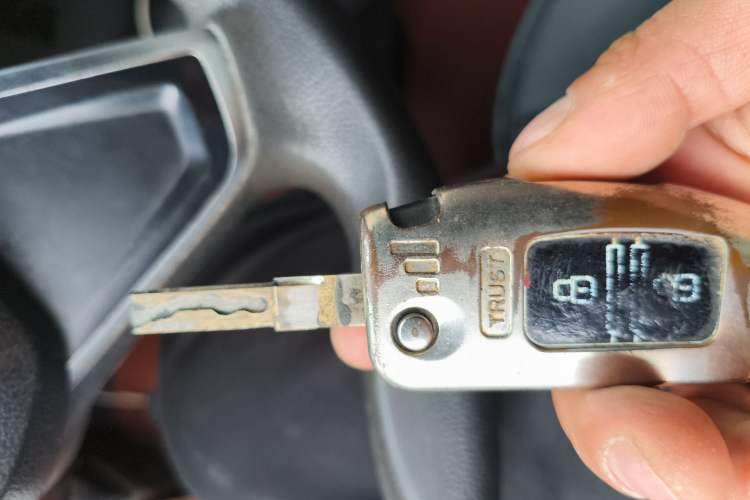 Used JMC Transit 2019 2.8T Commercial Version Intelligent Automatic Transmission Short Wheelbase Mid-Roof Design 6 Seats China VI Emission Standard – JX493
