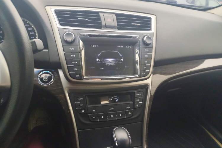 Used Changan Raeton 2014 1.8T Automatic Prestige Anniversary Edition China IV Standard
