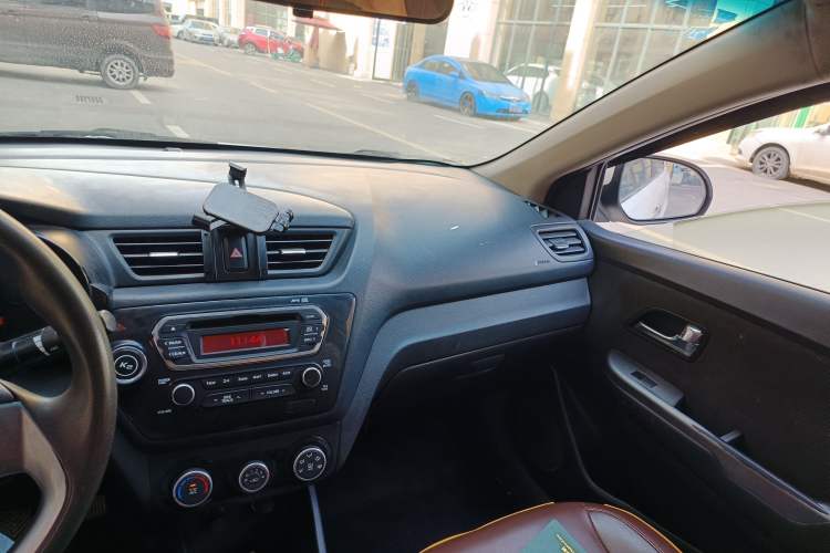 Used Kia K2 2015 Sedan 1.4L MT GLS