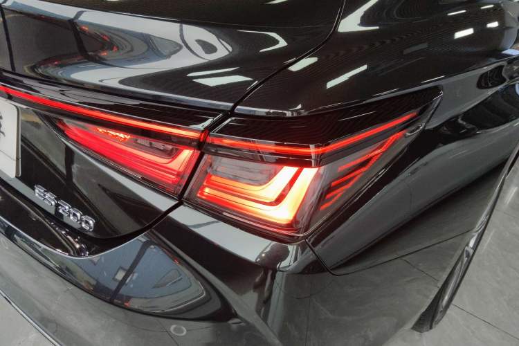 Used Lexus ES 2025 200 Premium Edition Exterior 3