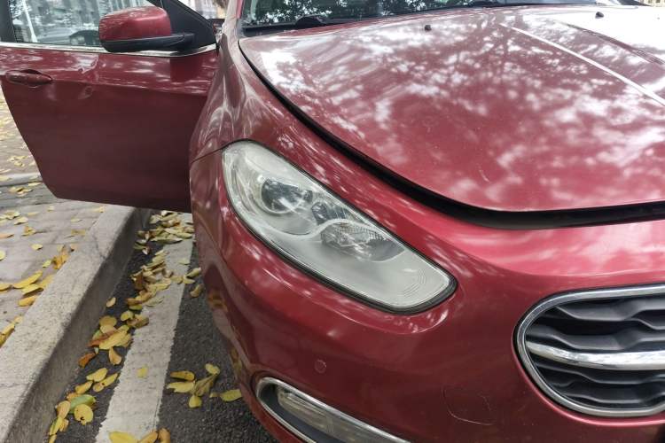 Used Fiat Viaggio 2015 1.4T Automatic Enjoyment Edition Right Front Headlight