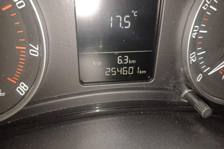 Used Skoda Octavia 2013 1.6L Automatic Yijun Edition Odometer Close Up