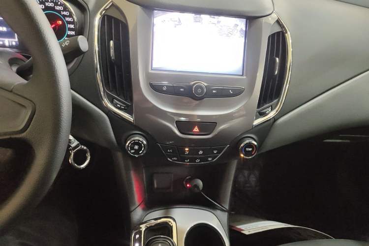 Used Chevrolet Cruze 2018 320 Automatic Pioneer Sunroof Edition Audio And AC Panel