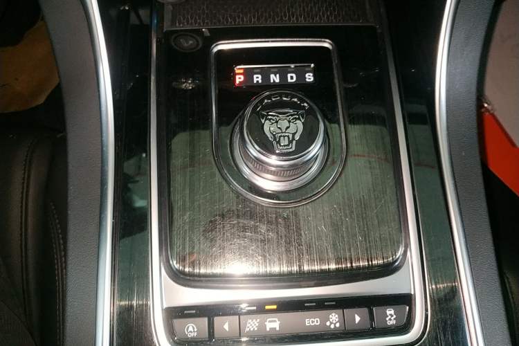 Used Jaguar XFL 2019 XFL 2.0T 200PS Two-Wheel-Drive Luxury Edition Gear Lever