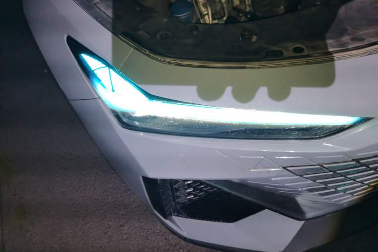 Used CHANGAN UNI-V 2022 1.5T Prestige Version Right Front Headlight