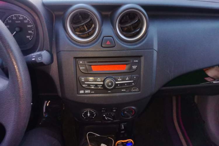 Used Venucia R30 2014 1.2L Manual Luxury Edition