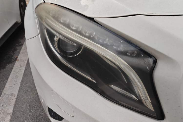 Used Mercedes-Benz GLA 2015 GLA 220 4MATIC Fashion Model Right Front Headlight