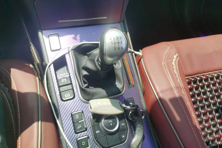 Used Haval H6 Coupe 2017 Red Label 2.0T Manual Two-Wheel Drive Elite Model
