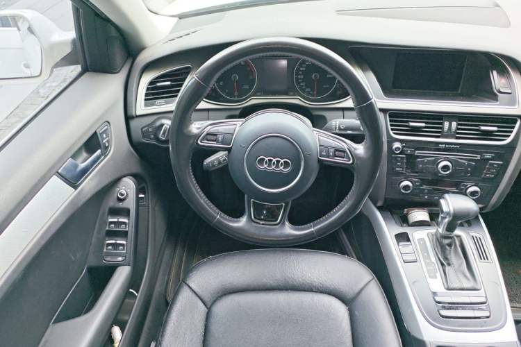 Used Audi A4L 2015 35 TFSI Automatic Standard Model Steering Wheel