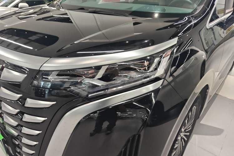 Used Denza D9 2022 DM-i 970 Four-Wheel Drive Prestige Model Left Front Headlight