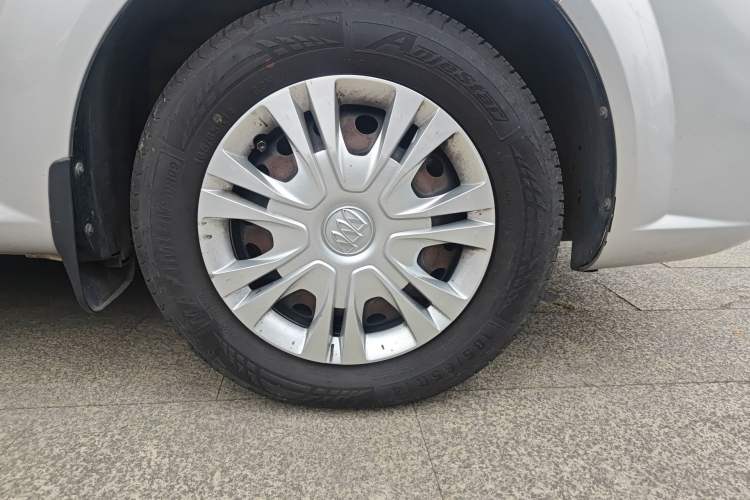 Used Buick Excelle 2015 1.5L Automatic Classic Model Right Front Wheel Hub