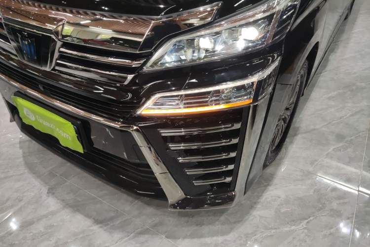 Used Toyota Vellfire 2021 Crown Dual-Engine 2.5L HV Prestige Edition
