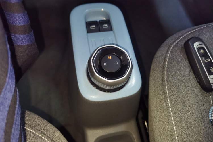 Used Geely Galaxy Panda 2024 Panda Mini 200km Endurance Bear Gear Lever