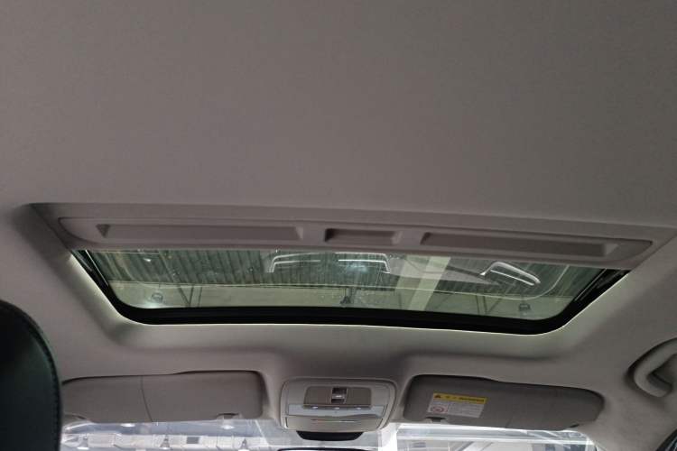 Used Roewe i5 2020 1.5L Automatic 4G Connect Luxury Flagship Edition
