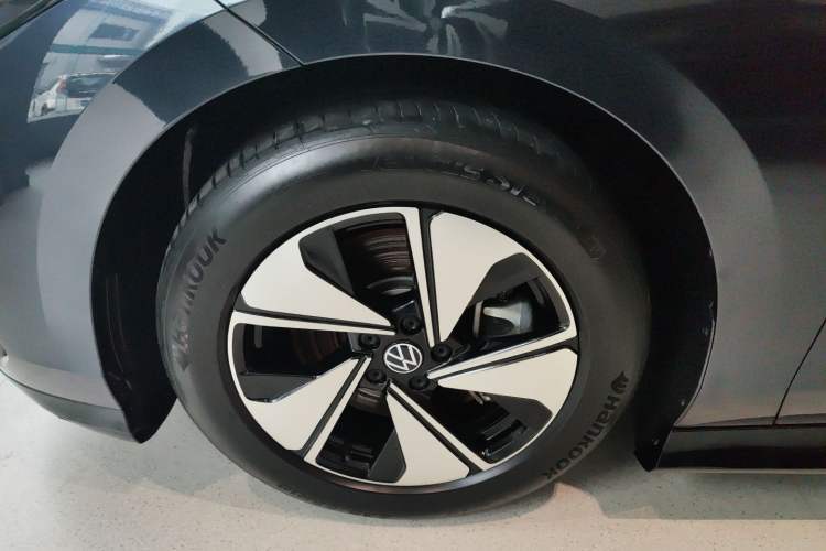 Used Volkswagen ID.7 VIZZION 2024 AIR model Left Front Wheel Hub