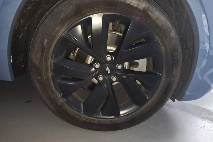 Used Li Auto L8 2023 Pro Model Right Front Wheel Hub