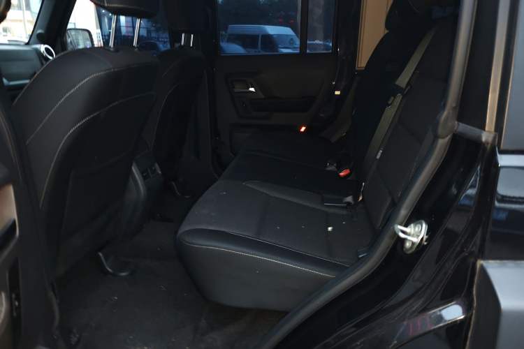 Used BAIC Off-Road BJ40 2016 40L 2.0T Manual Two-Wheel Drive Luxury Edition