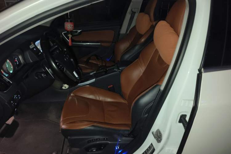 Used Volvo V60 2014 Restyled T5 Zhiya Edition