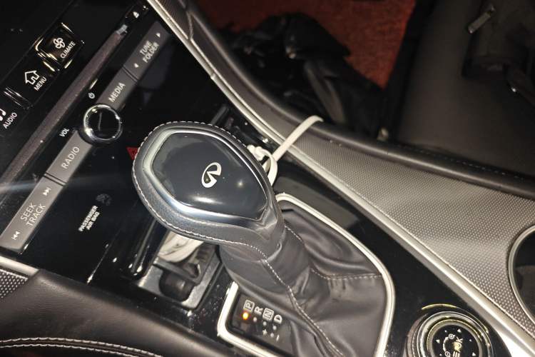 Used Infiniti Q50L 2018 2.0T Enjoyment Version China VI Standard
